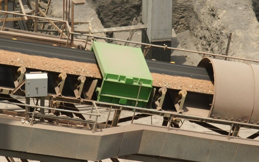 Metallsuchgeräte, Sondengehäuse, Unterbandsonde, Tandemsonde, Dosierbandsonde, elektromagnetisches Feld, Senderspule, Empfängerspule, Metallerkennung, Brecher- und Mühlenschutz, unempfindliche Elektronik, magnetische Metalle, unmagnetische Metalle, hochfrequente Felder