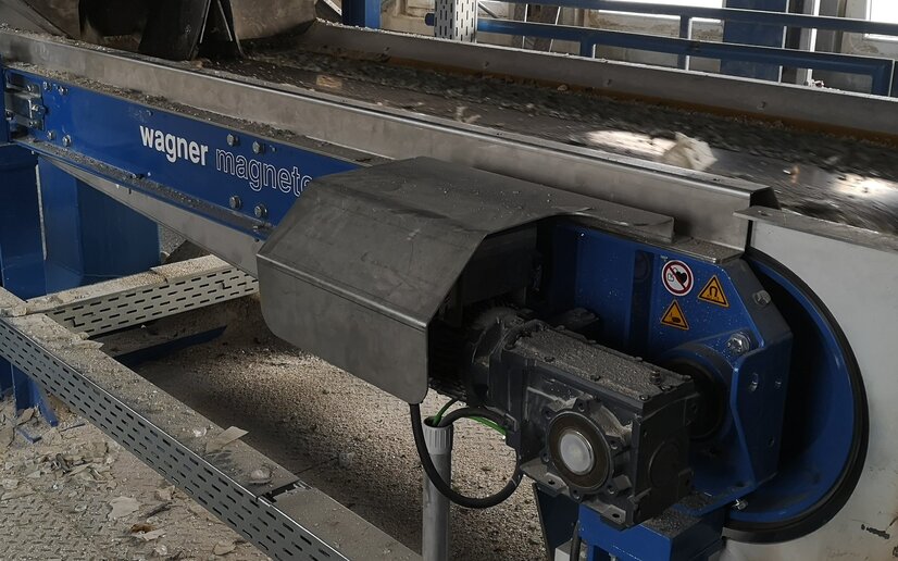 Wagner Magnete, Magnetbandrollen, Neodym-Magneten, Eisentrennung, Förderbänder, Überbandmagneten, Qualität, Made in Germany, Magnetbauart, Extrem robust, Unmagnetischer Bereich, Elektro-Magnet-Bandrolle, Permanent-Magnet-Bandrolle